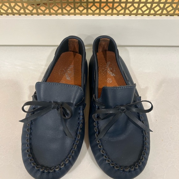 Kids Navy Moccasins with Bow The Oaks Apparel so cute! Size 12 - Picture 1 of 6